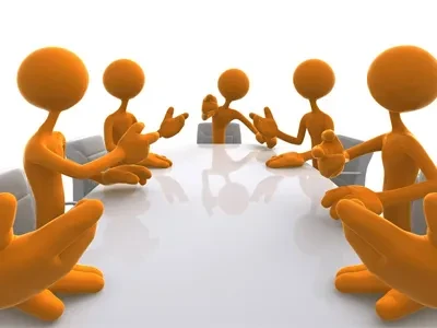 Polis trafik memakai jaket pemantul keselamatan membuka saluran pertolongan c...