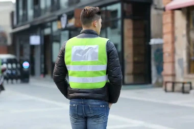 Apakah maksud warna jaket keselamatan?