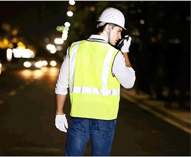 Pengeluaran dan penggunaan kain reflektif