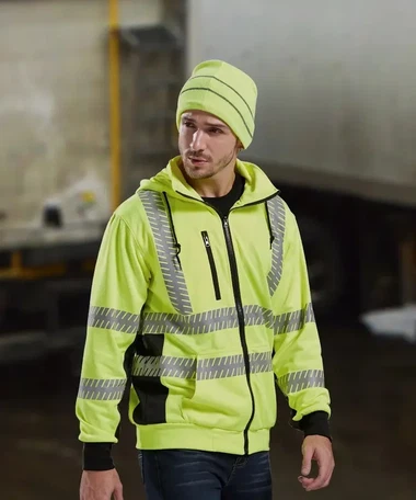 Salji turun, tetapi dia hanya memakai pelapik kapas reflektif. Rahsianya iala...